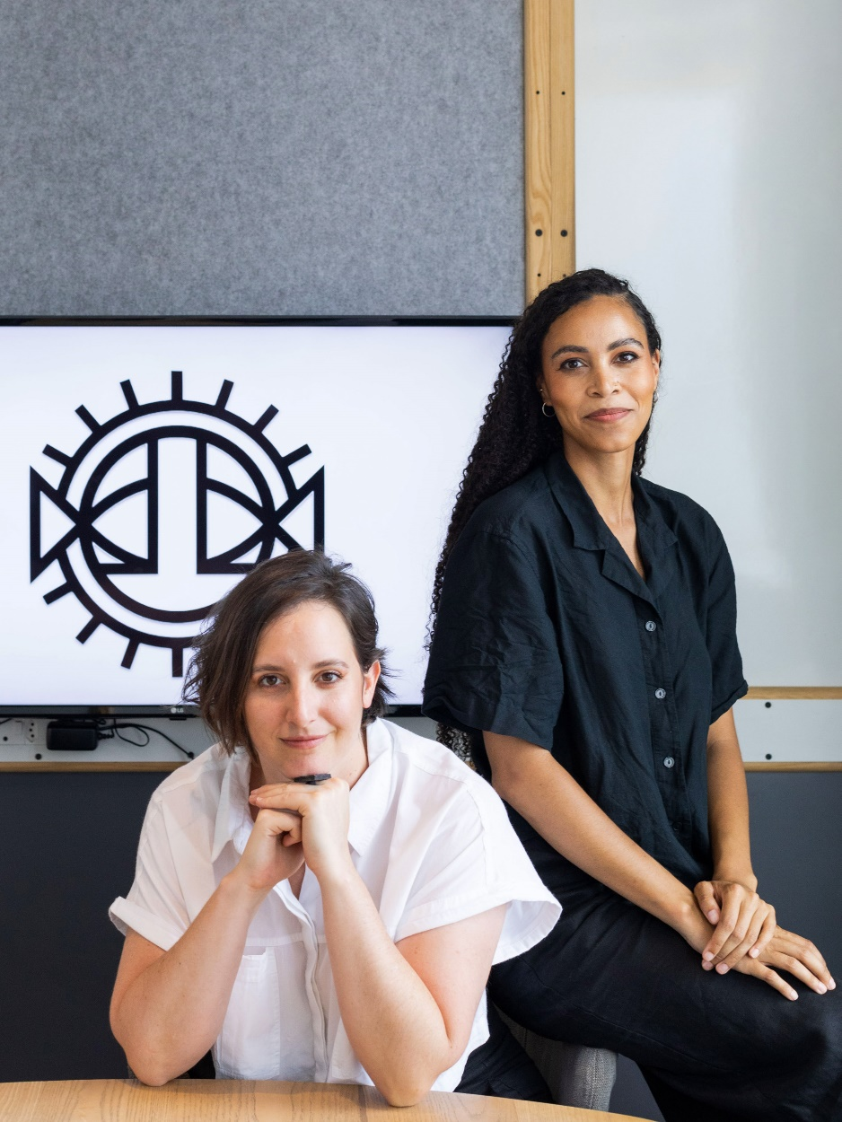 包含非洲篮球女子明星接连破纪录，为球队赢得荣誉的词条