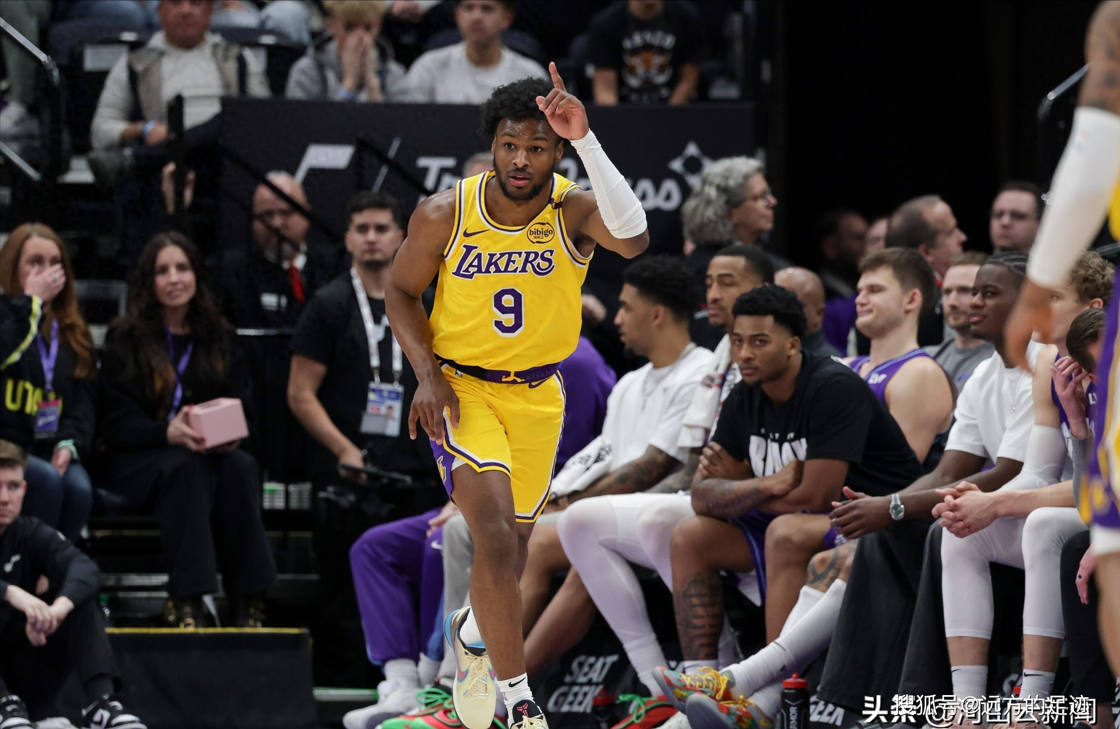 包含非洲篮球女子明星接连破纪录，为球队赢得荣誉的词条