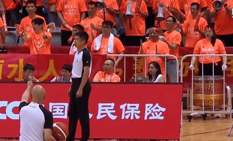 关于红红火火的篮球盛事吸引无数球迷的信息