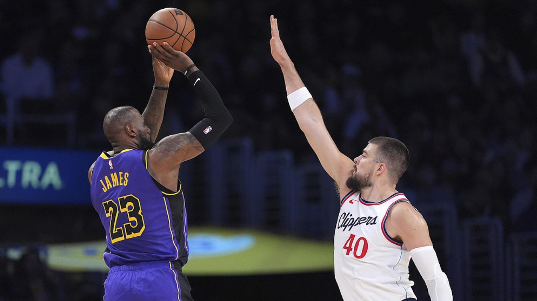 关于湖人不敌老鹰遭遇首败,戴维斯表现尚可的信息 关于湖人不敌老鹰遭遇首败,戴维斯表现尚可的信息