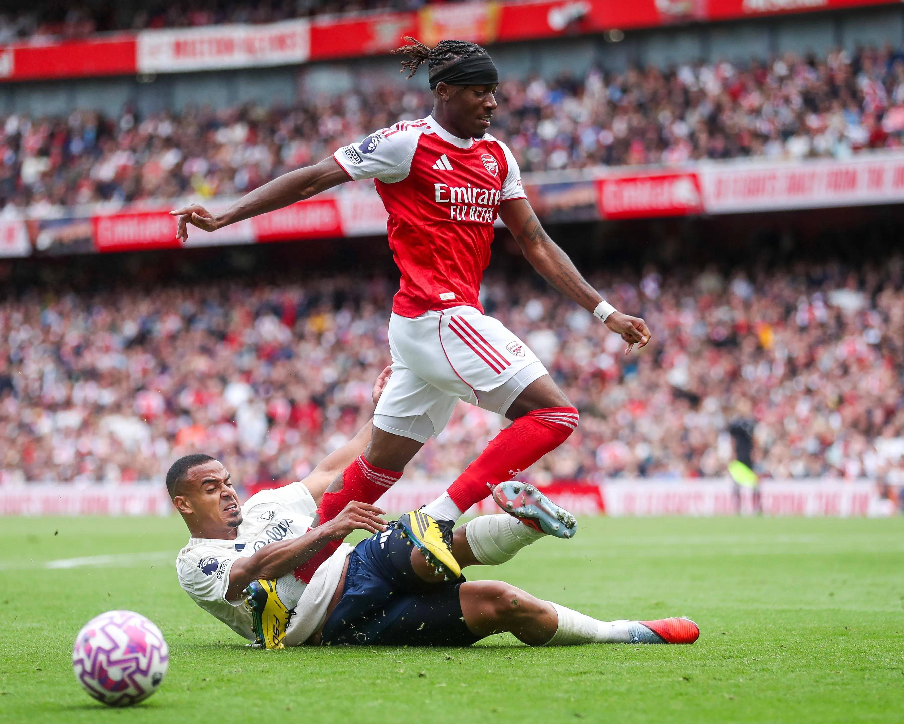 包含阿森纳击败纽卡斯尔联，积分榜排名逐渐攀升的词条