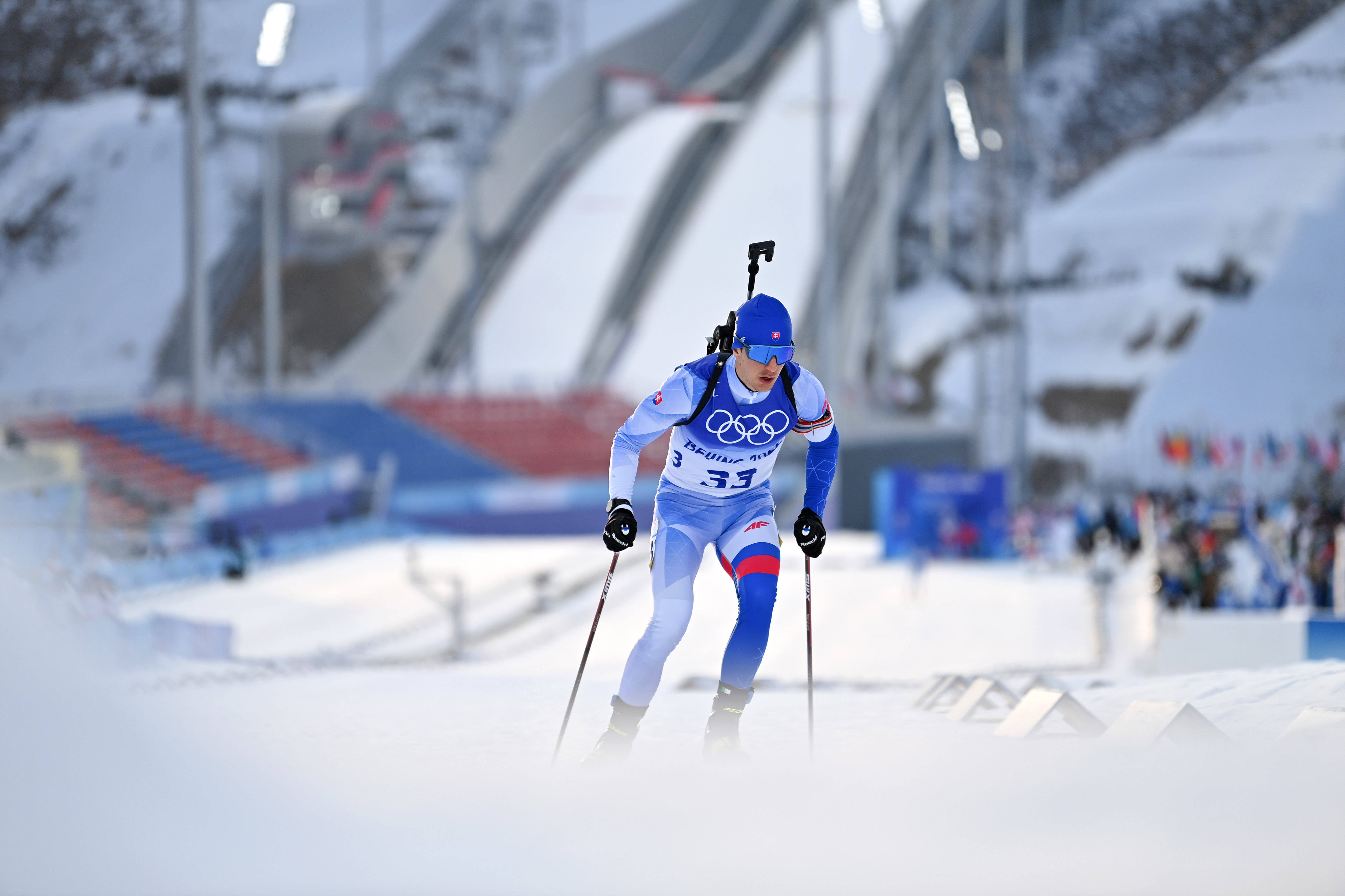 挪威选手在赛场上展现出色技艺轻松夺冠