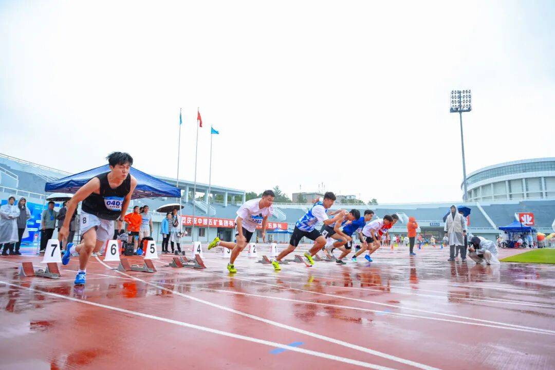 运动精神在比赛中得到了完美诠释 运动精神在比赛中得到了完美诠释