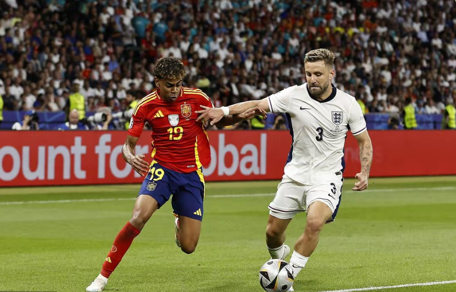 包含发生激烈抢点！西班牙战平瑞典的词条