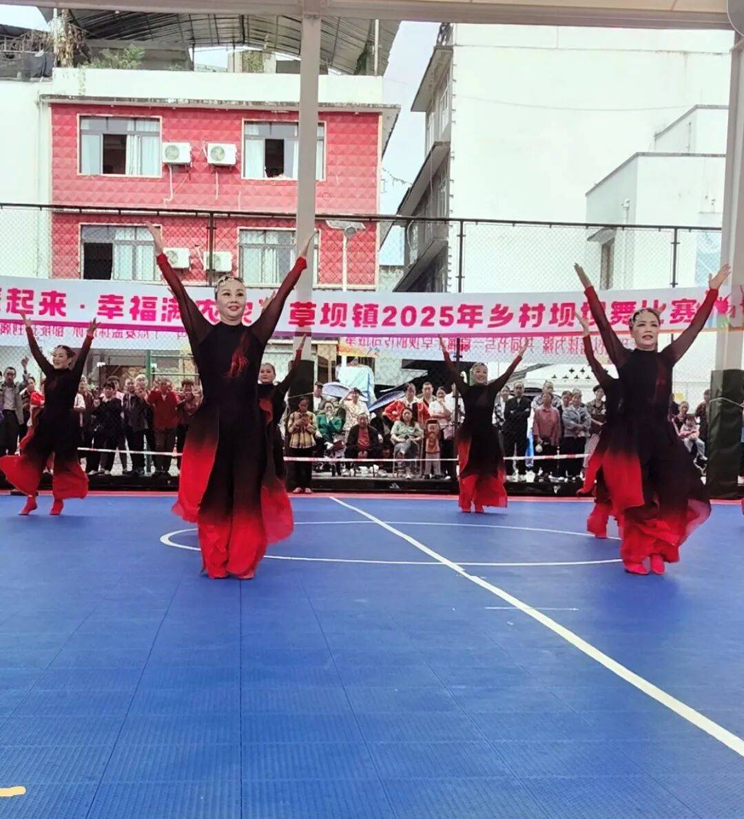 最新一场比赛呈现火爆场面! 最新一场比赛呈现火爆场面!