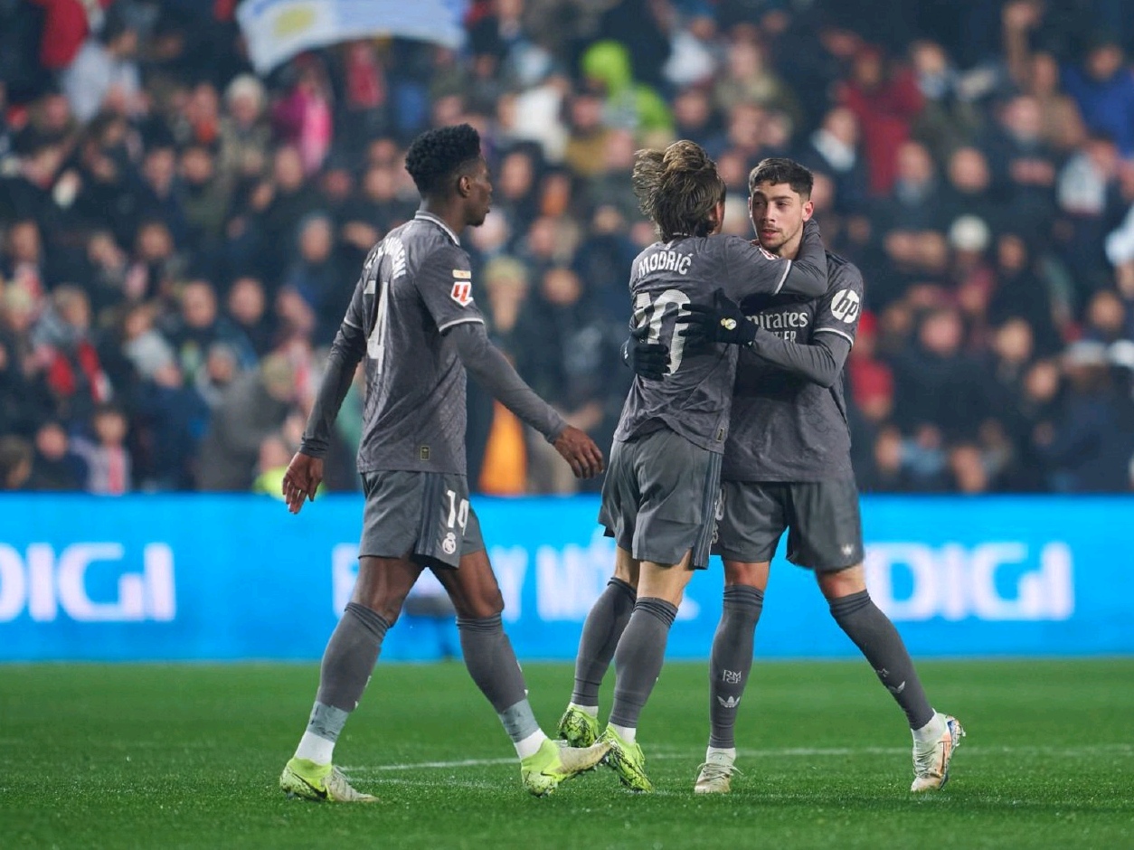 皇马门将扑住门前出战顶级对手