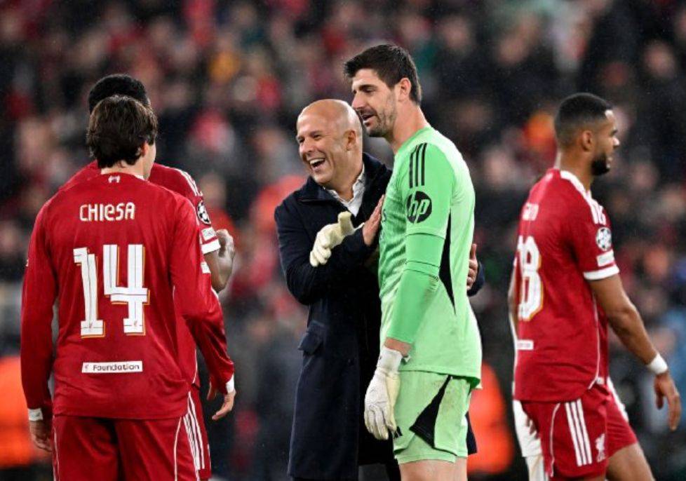 皇马门将扑住门前出战顶级对手