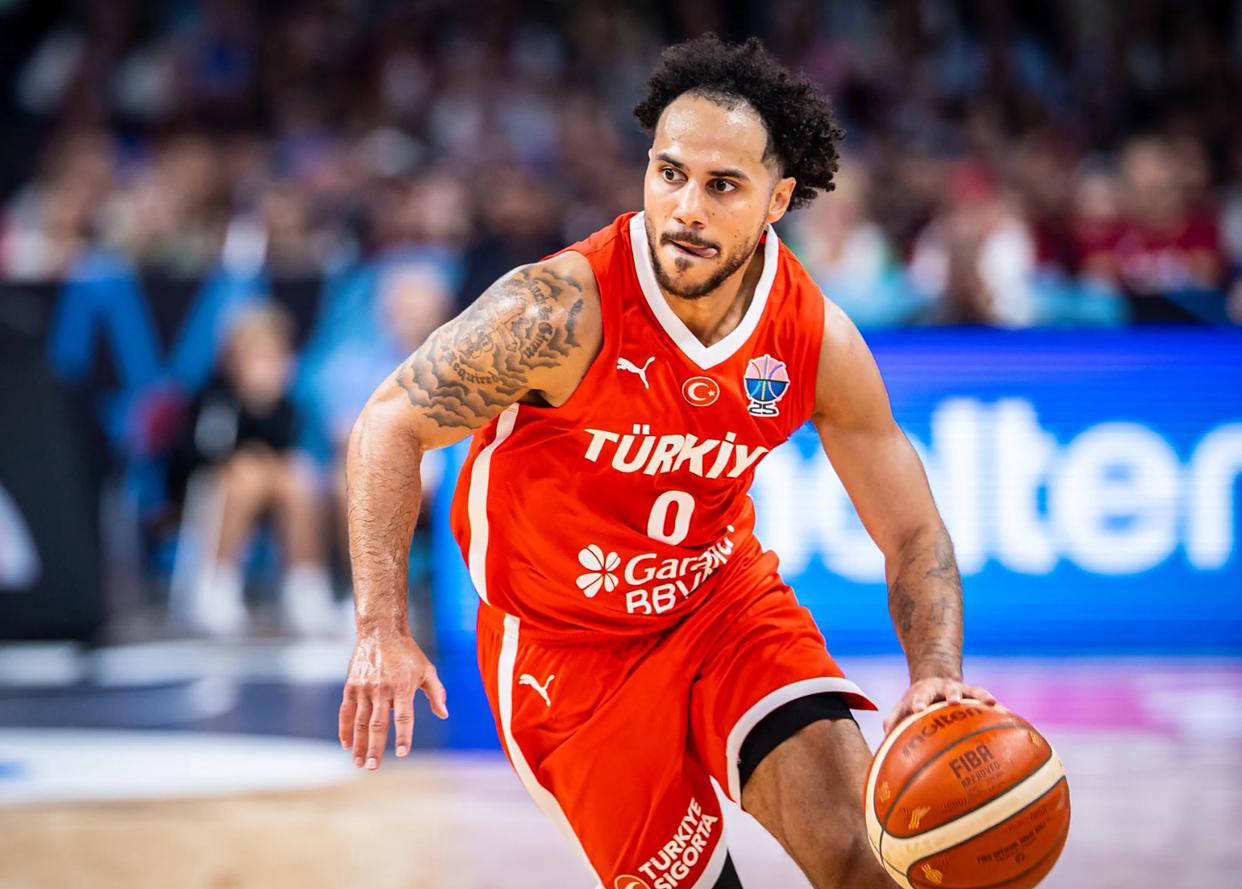 关于火箭完胜波兰男篮，戈贝尔爆发神勇的信息