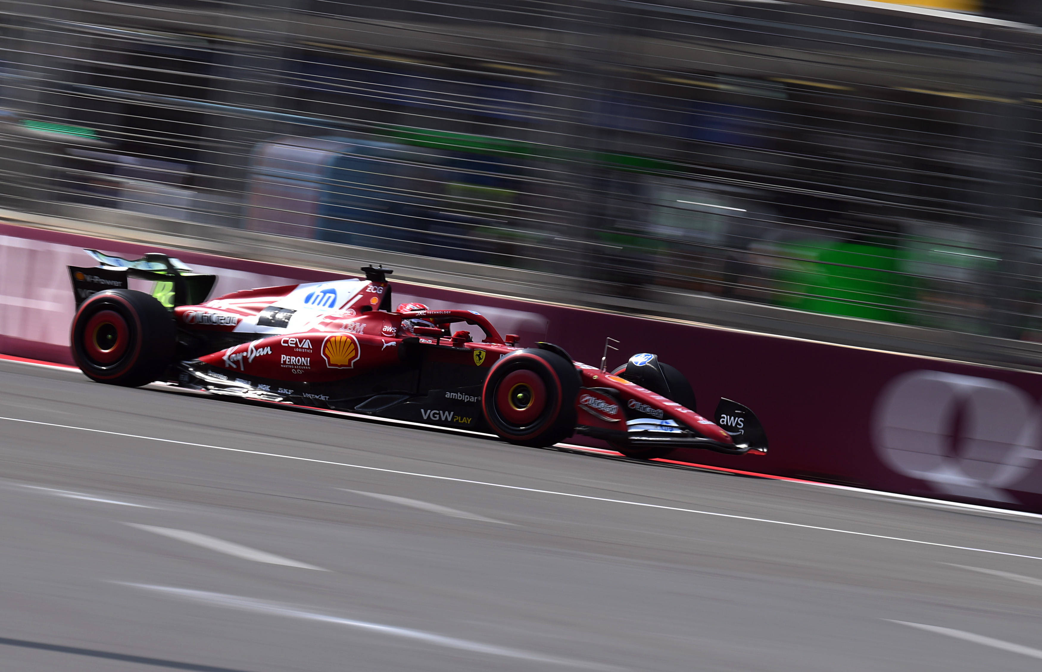 关于迈凯伦险胜哈斯车队，汉密尔顿高光表现的信息