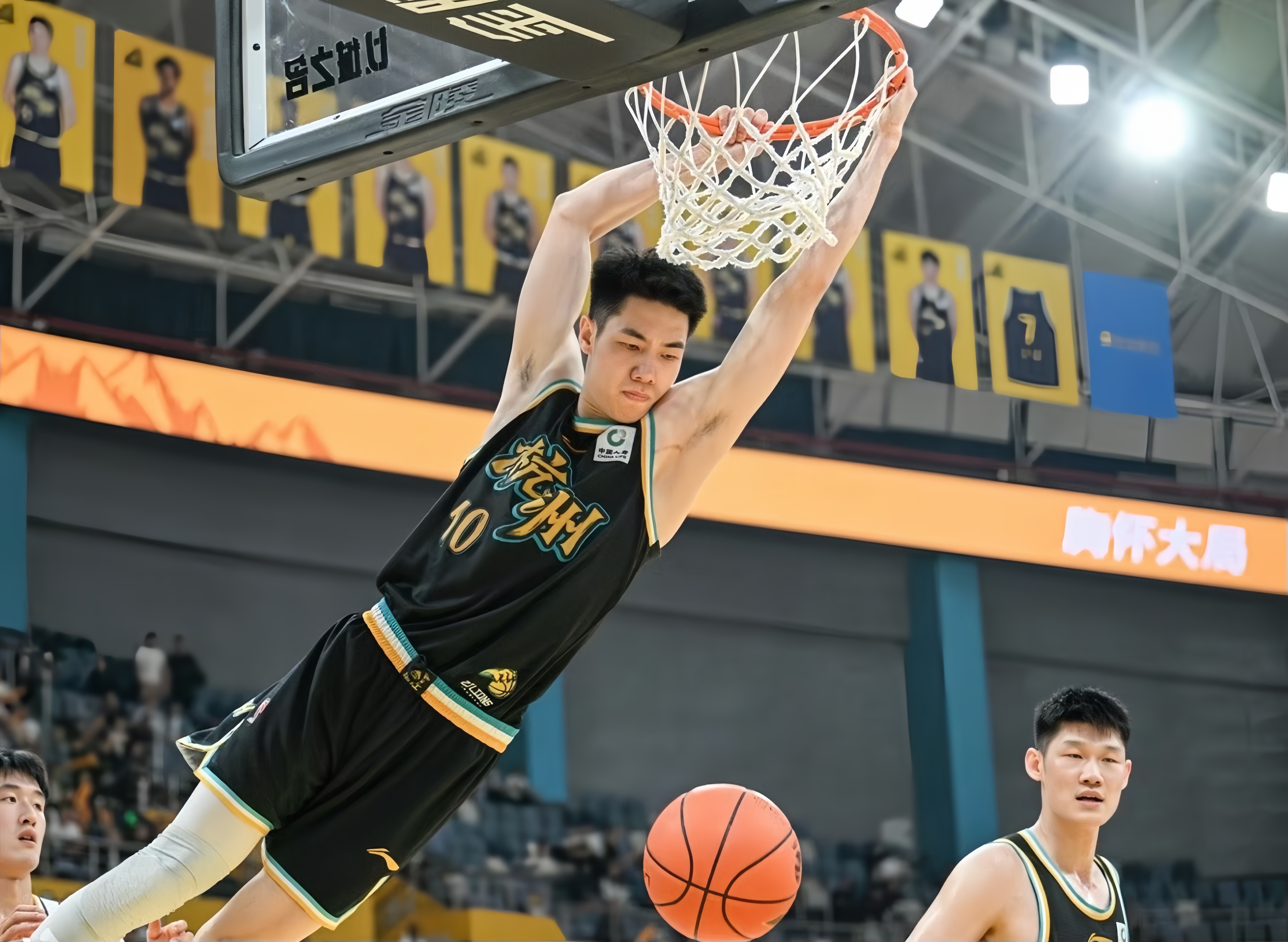 凯尔特人轻取北京队，孙铭徽惊艳四座